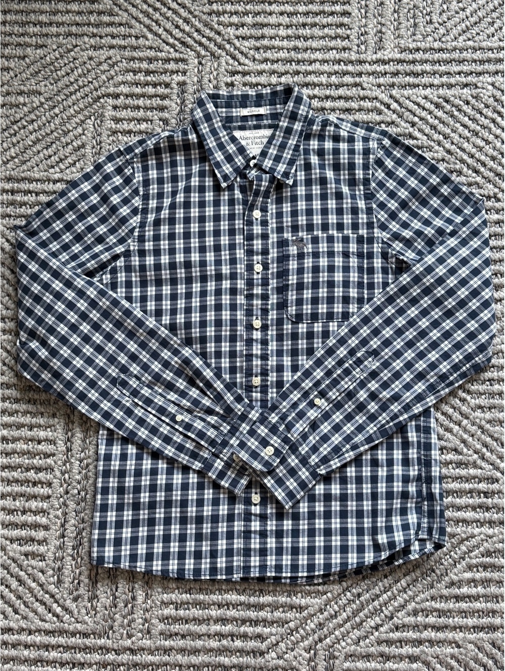 Abercrombie & Fitch Men's Muscle Fit Navy and White Plaid Button-Up Shirt Medium
